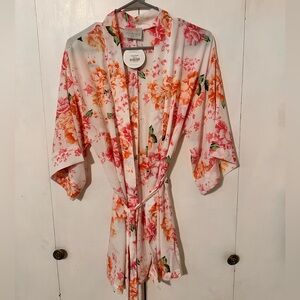 Beautiful woman’s floral robe! NWTs